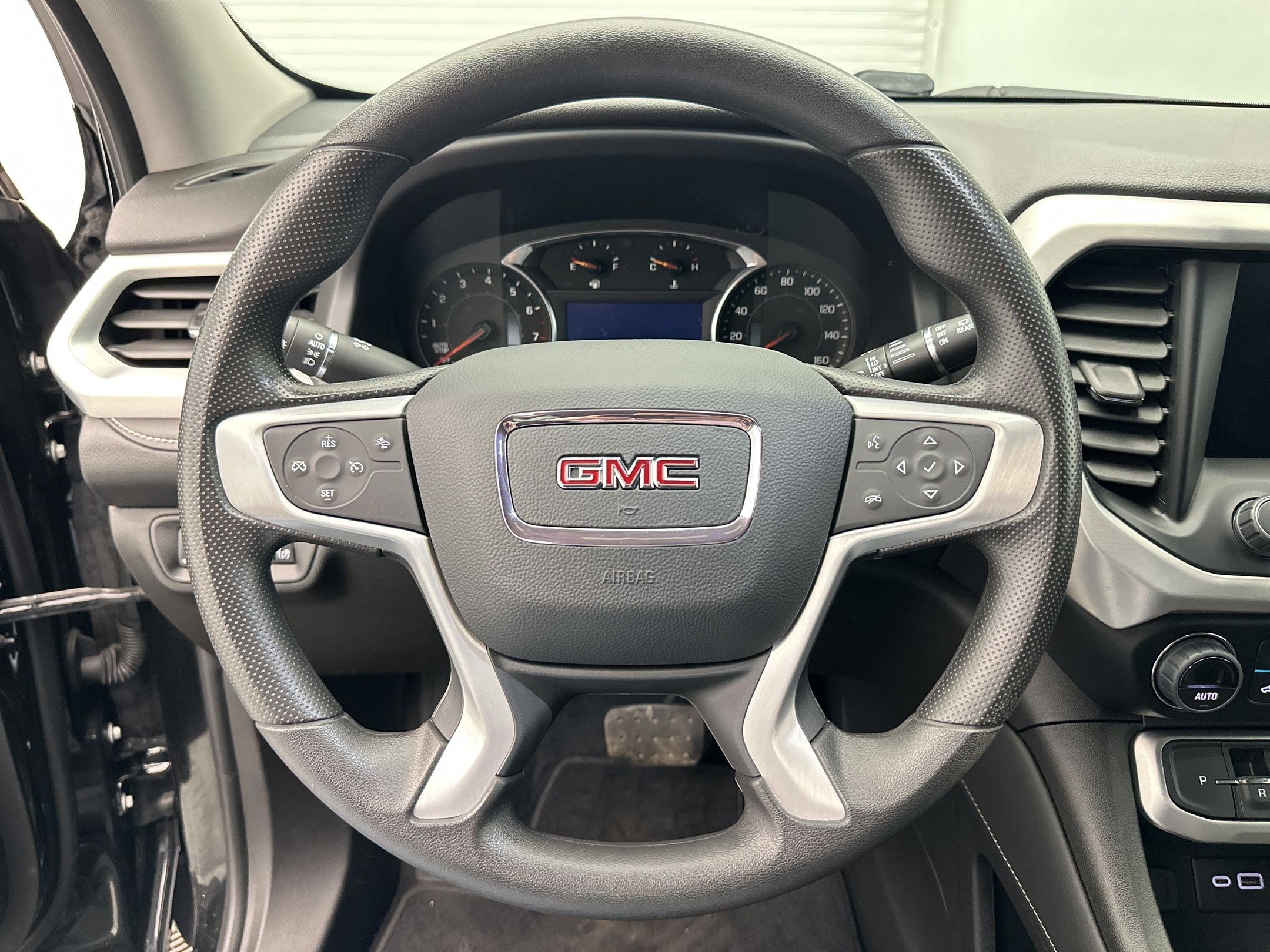 Certified 2023 GMC Acadia SLE w/ Driver Convenience Package image 17