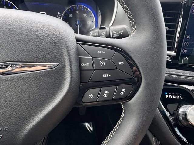 Used 2025 Chrysler Pacifica Limited FWD image 28
