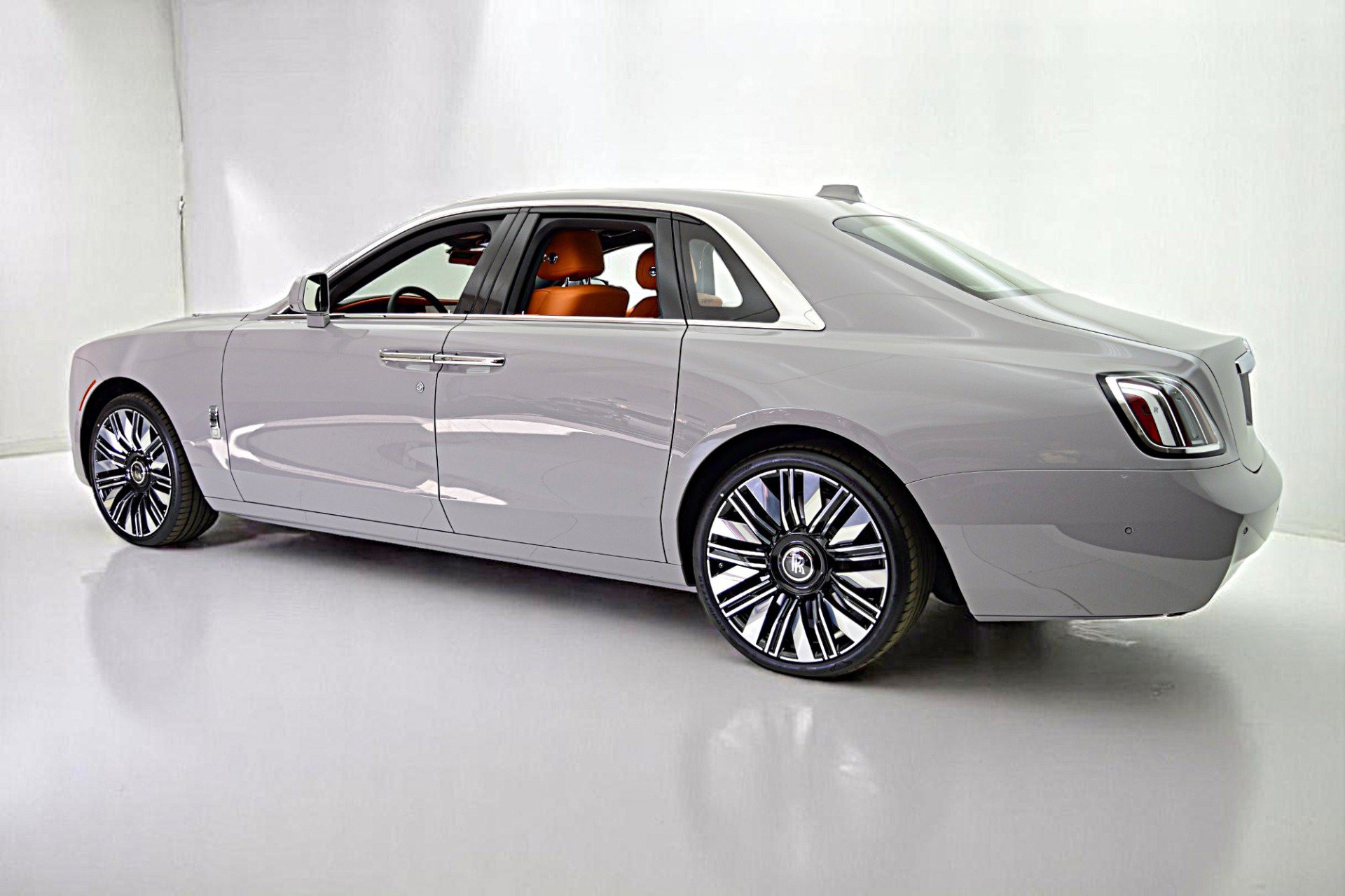Used 2025 Rolls-Royce Ghost AWD/4WD image 7