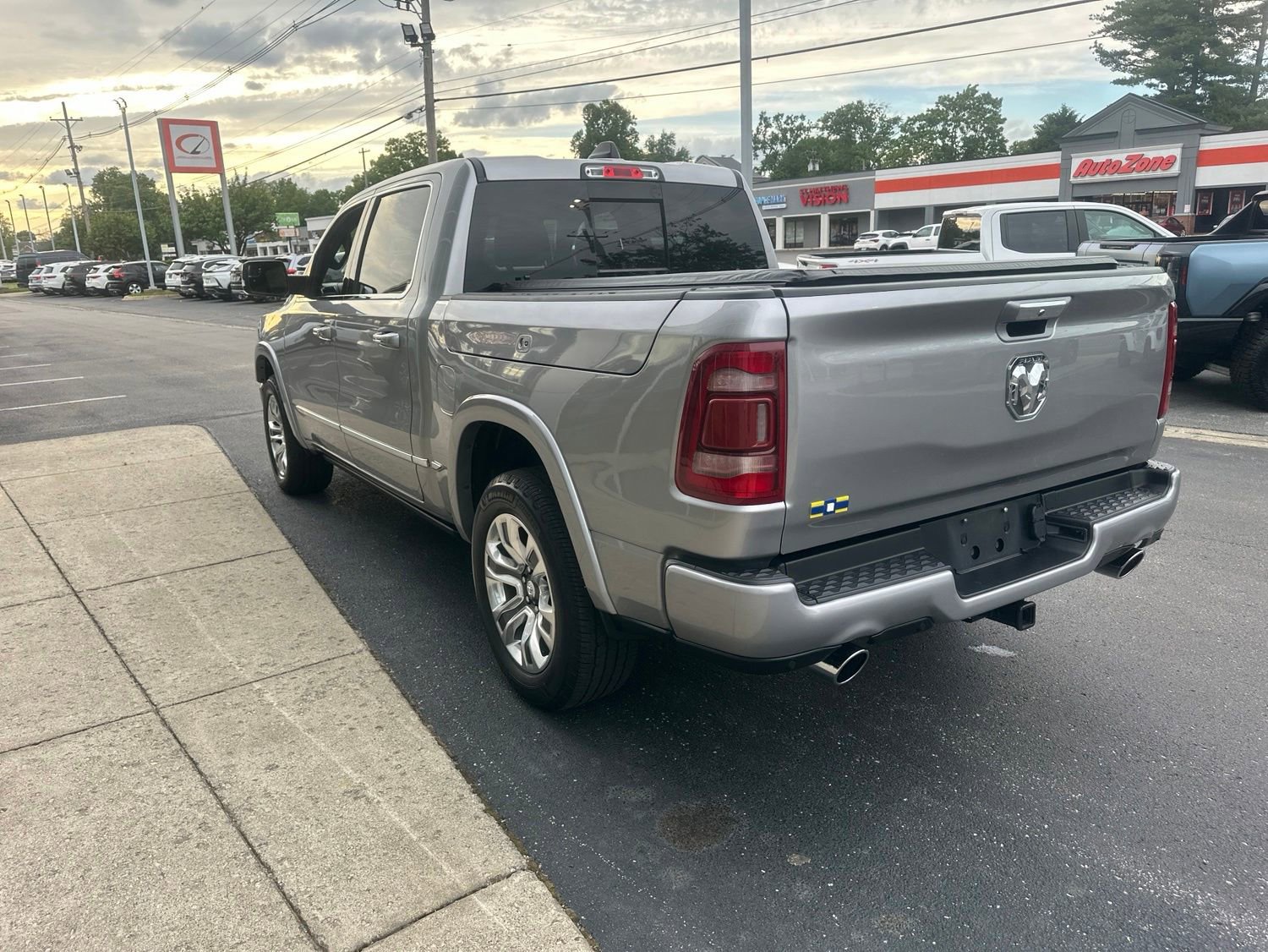 Used 2022 RAM 1500 Limited w/ Body Color Bumper Group AWD/4WD image 7