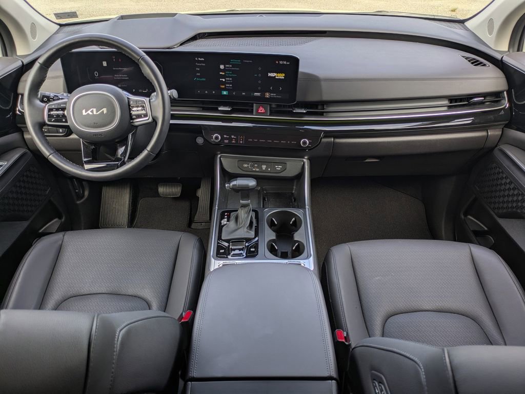 Used 2025 Kia Carnival SX Prestige image 15