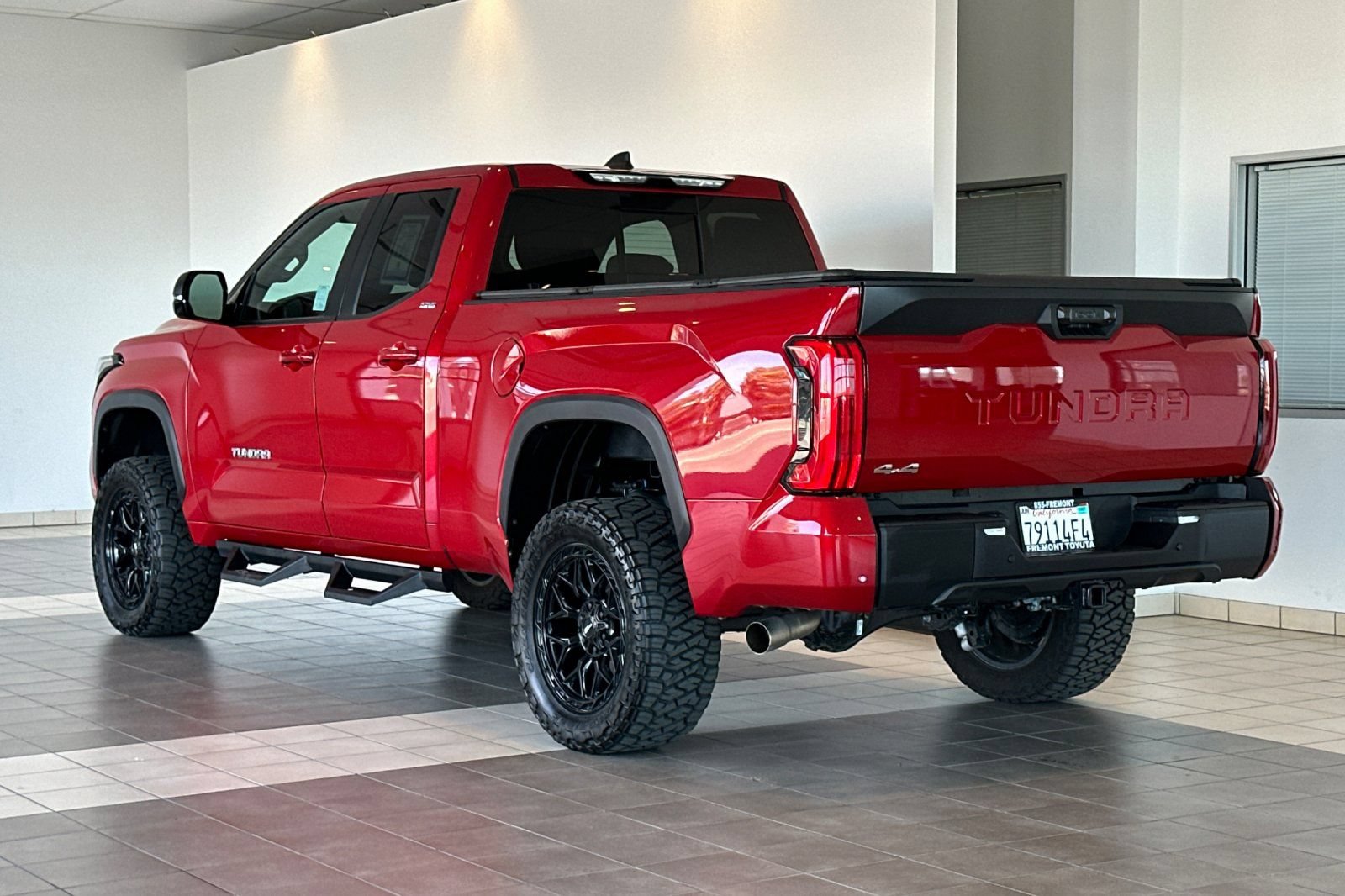 Used 2025 Toyota Tundra SR5 w/ SR5 Premium Package AWD/4WD image 6