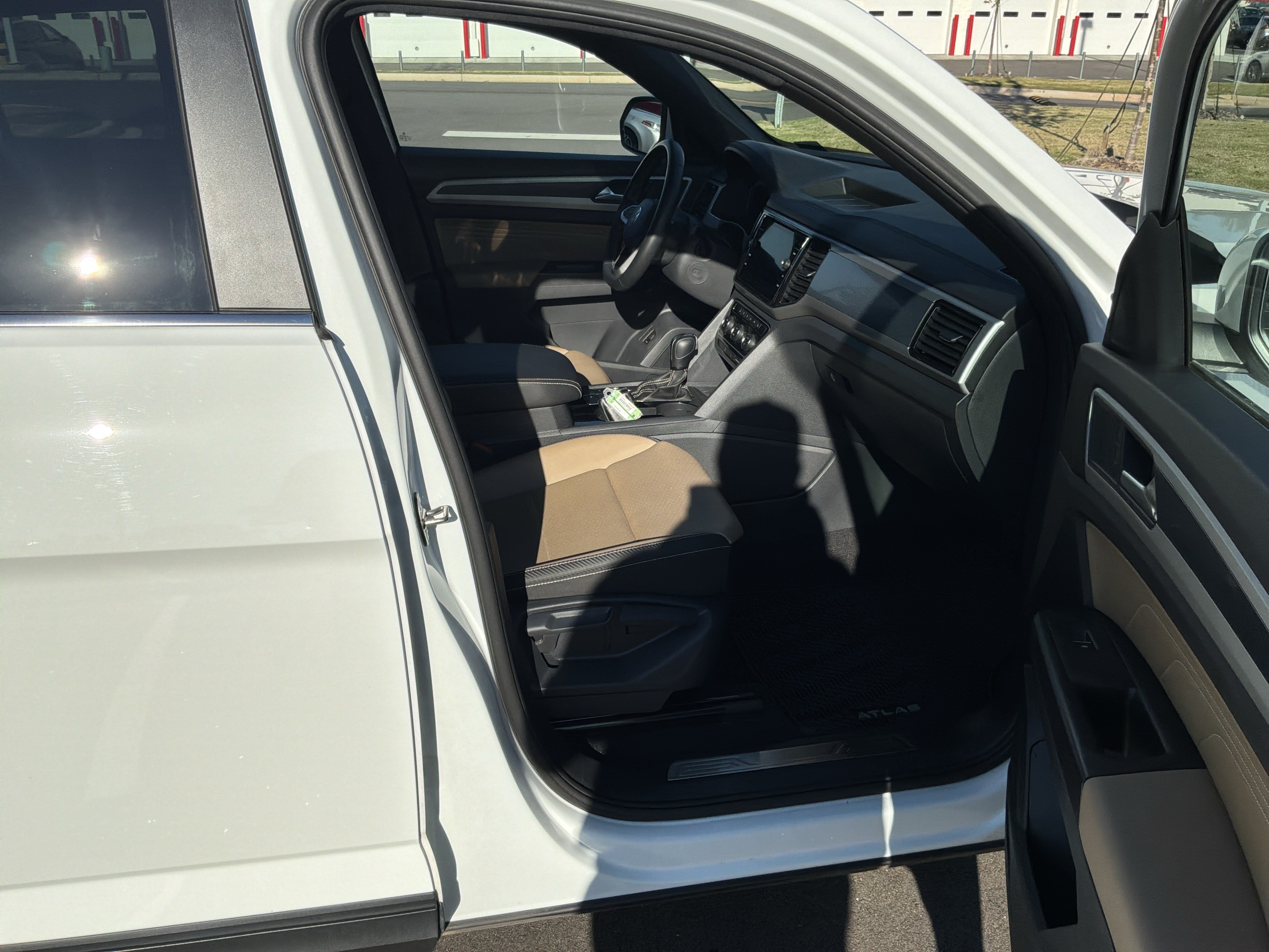 Used 2023 Volkswagen Atlas Cross Sport SE w/ Panoramic Sunroof Package AWD/4WD image 33