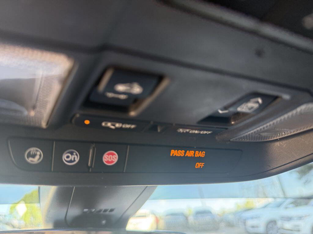 Used 2017 Cadillac XT5 Luxury w/ Driver Awareness Package image 16