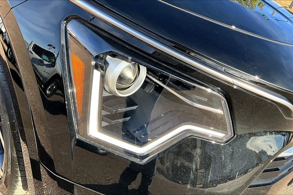 Used 2024 Kia Niro EX Touring image 32