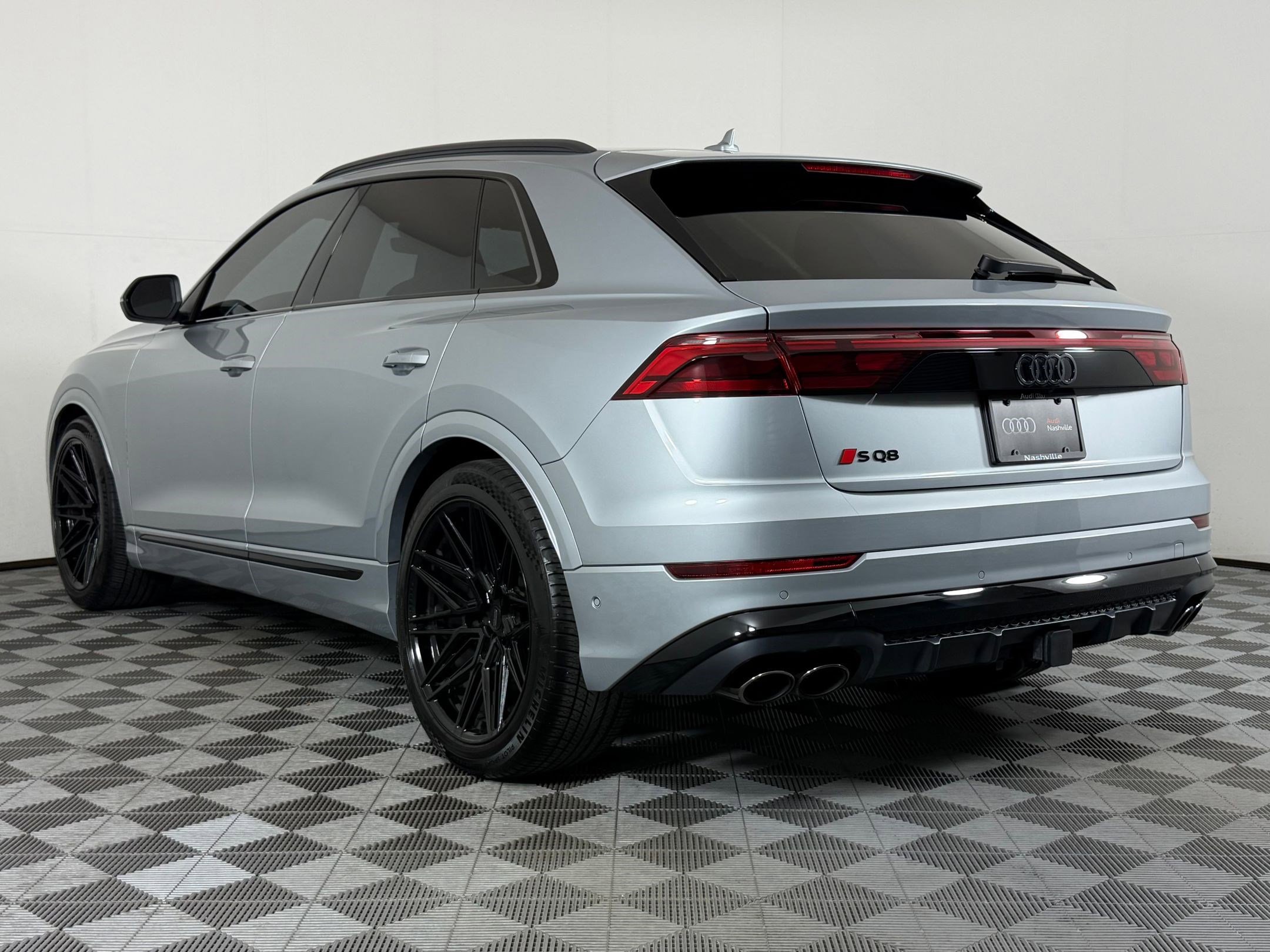 Used 2024 Audi SQ8 Prestige image 3