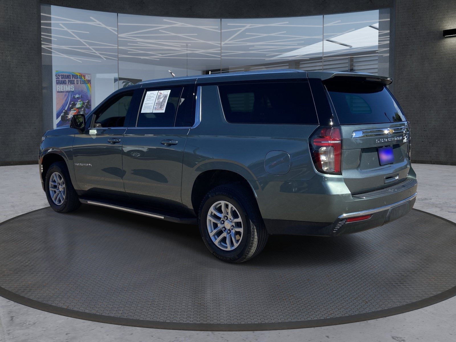 Certified 2023 Chevrolet Suburban LT w/ Luxury Package AWD/4WD image 3
