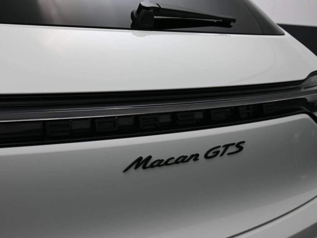 Certified 2025 Porsche Macan GTS AWD/4WD image 29