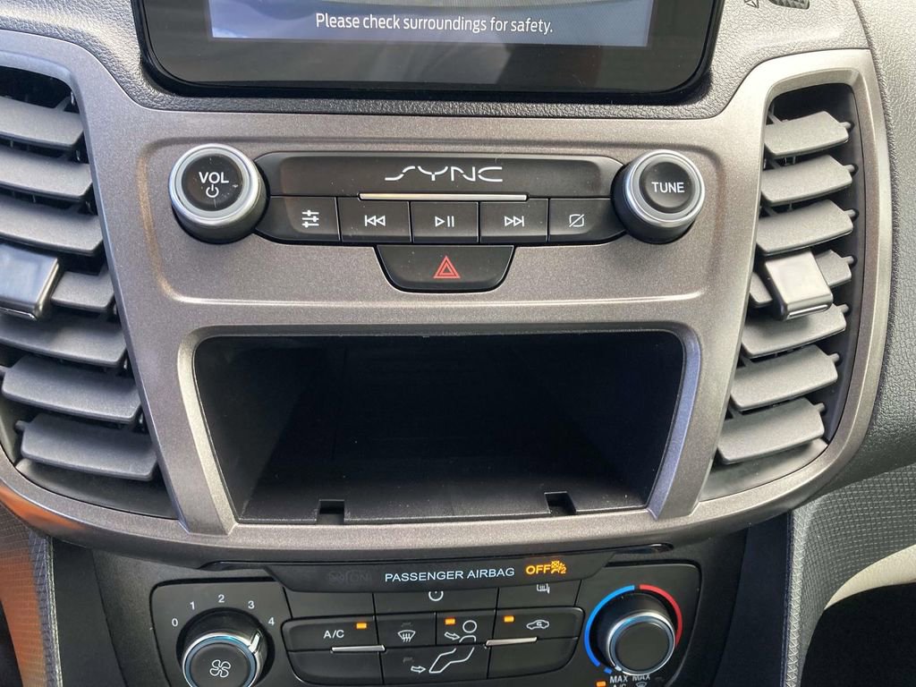 Used 2023 Ford Transit Connect XLT image 22