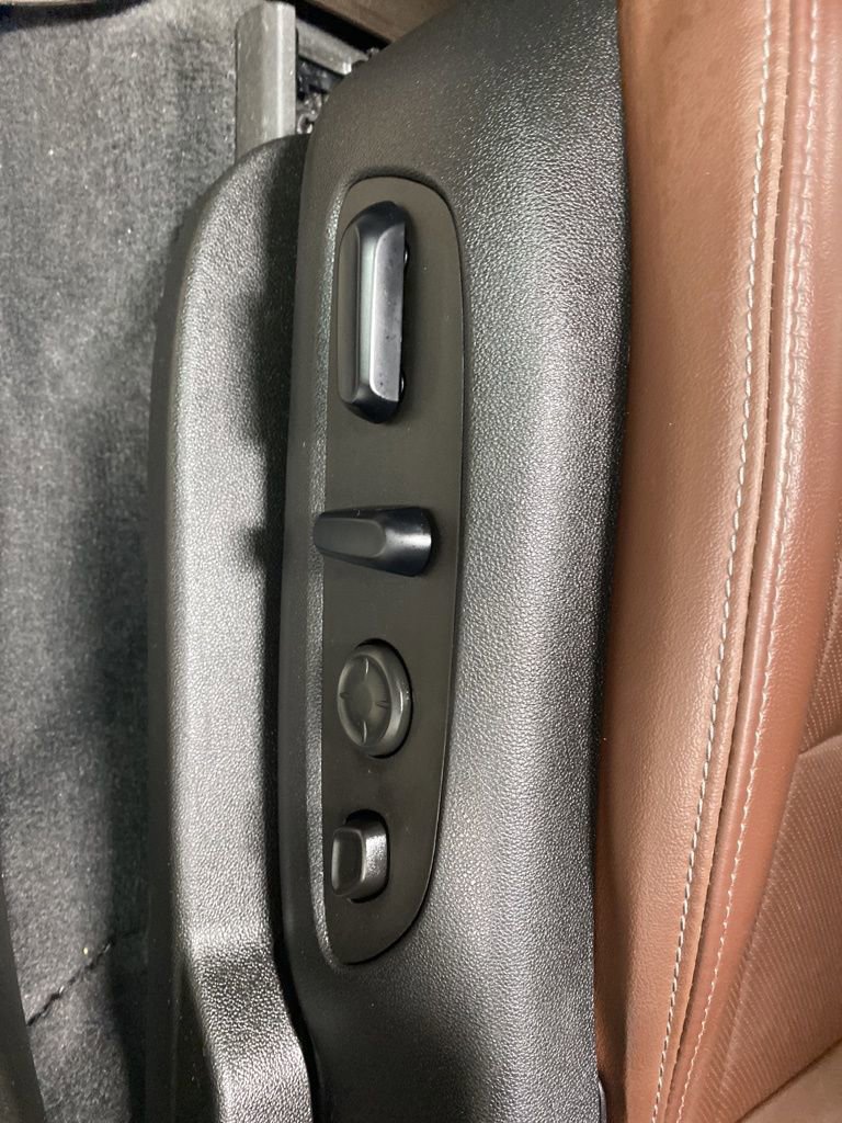 Used 2021 Buick Enclave Avenir w/ Avenir Technology Package image 36