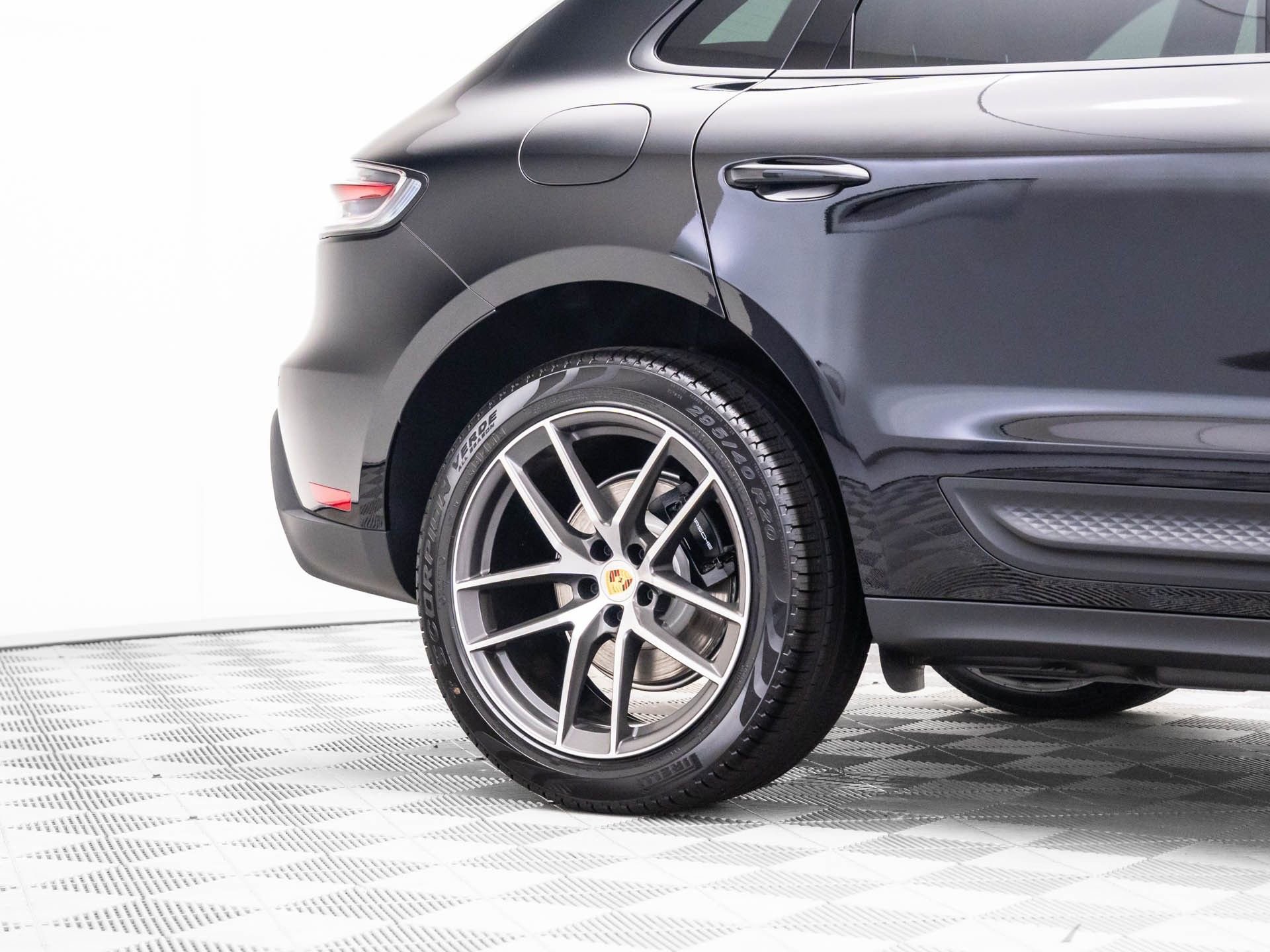 Certified 2026 Porsche Macan AWD/4WD image 32