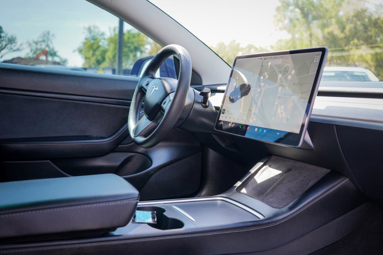 Used 2021 Tesla Model 3 Performance image 11