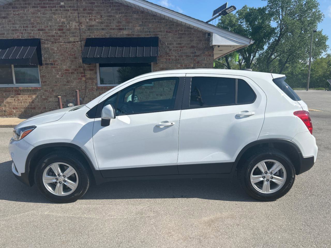 Used 2022 Chevrolet Trax LS w/ Tint and Cruise Package AWD/4WD image 10