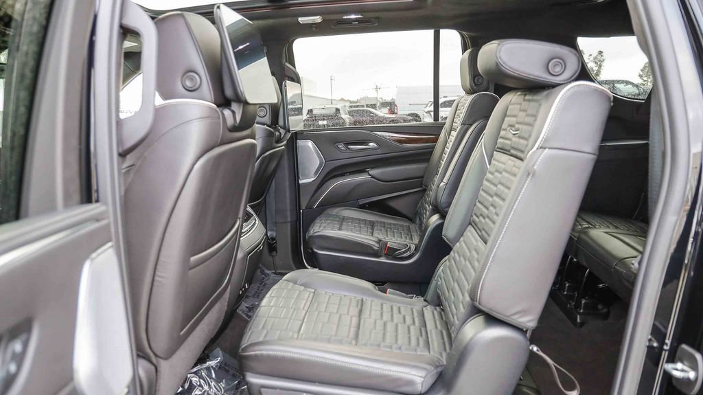 Used 2024 Cadillac Escalade ESV Premium Luxury Platinum AWD/4WD image 23