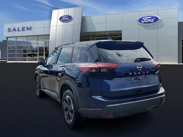 Used 2024 Nissan Rogue SV AWD/4WD image 4
