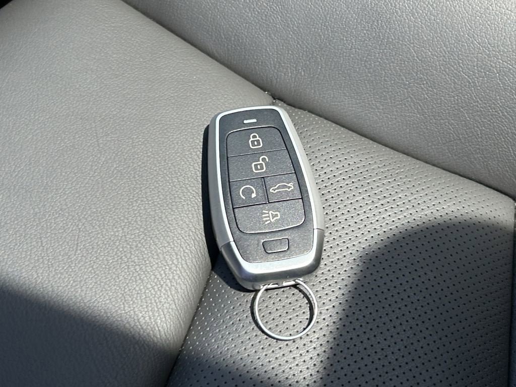 Certified 2025 Cadillac XT5 Premium Luxury AWD/4WD image 32