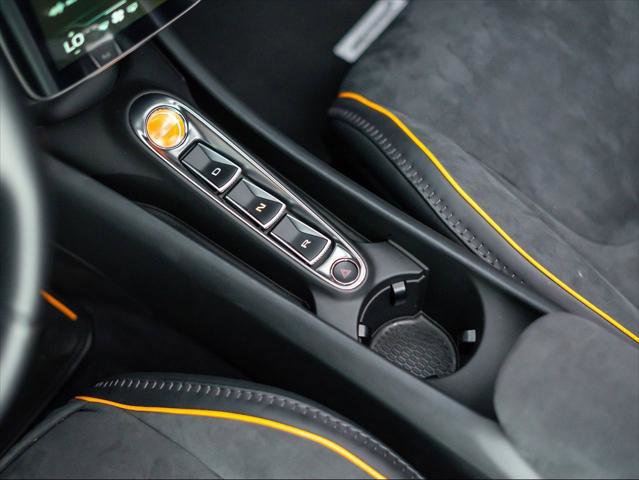 Used 2025 McLaren Artura image 33