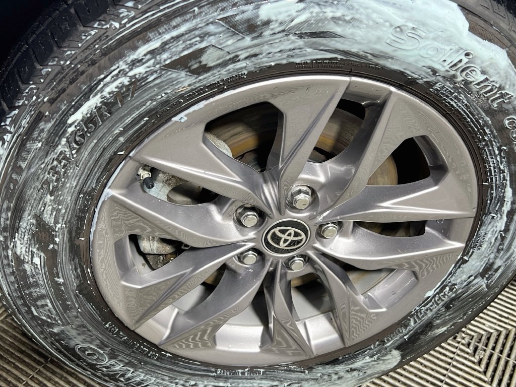Used 2025 Toyota Sienna XLE FWD image 11
