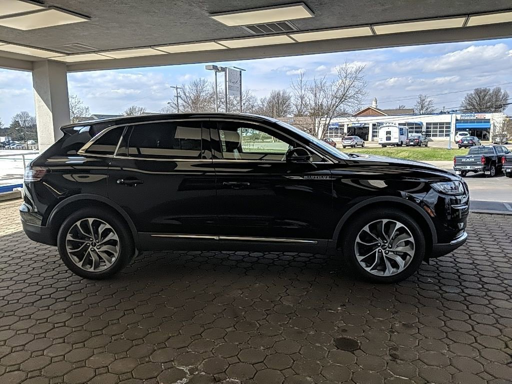 Certified 2023 Lincoln Nautilus Reserve image 34