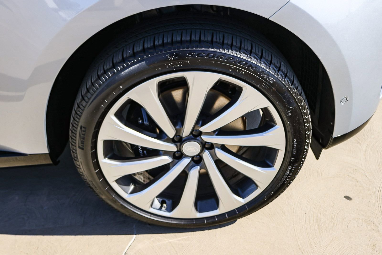 New 2025 Land Rover Range Rover SE image 14