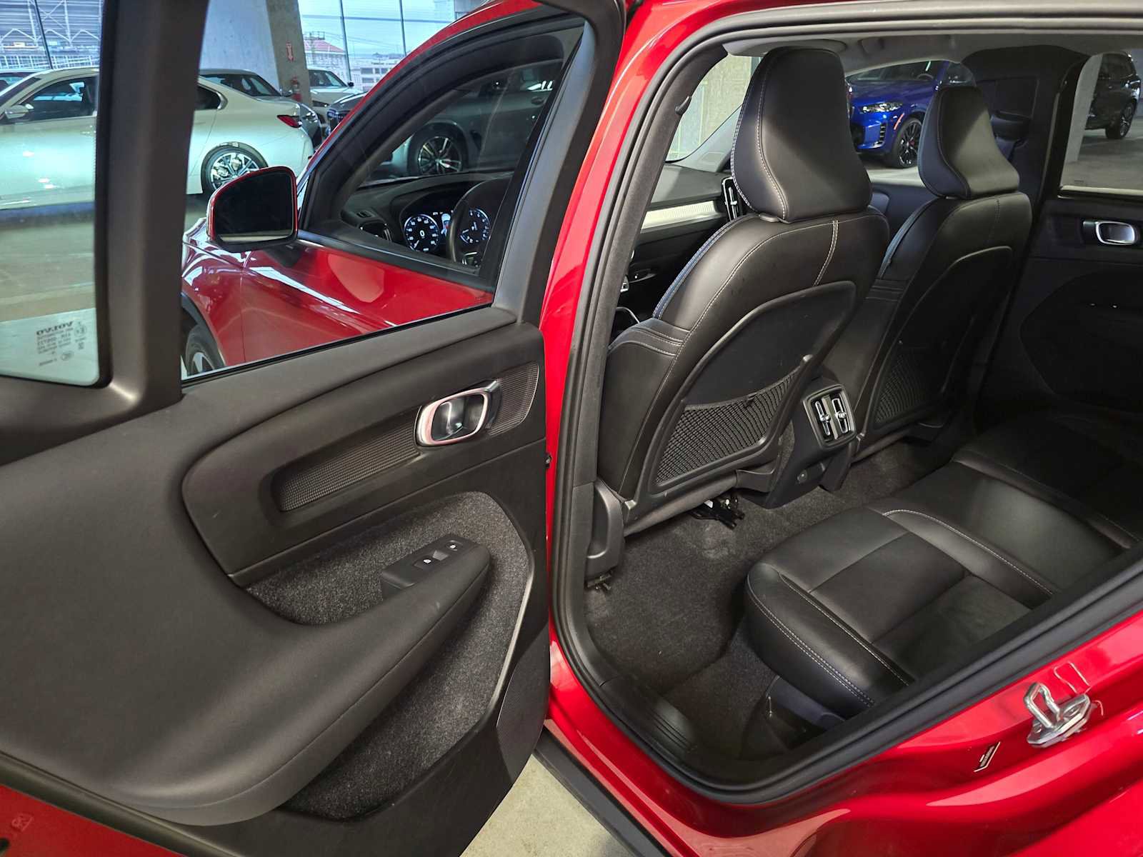 Used 2019 Volvo XC40 T5 Momentum image 27