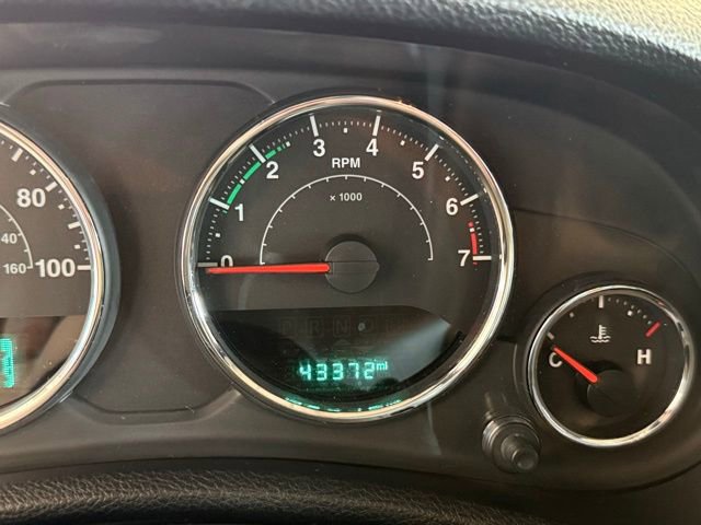 Used 2015 Jeep Wrangler Sahara w/ Connectivity Group image 12