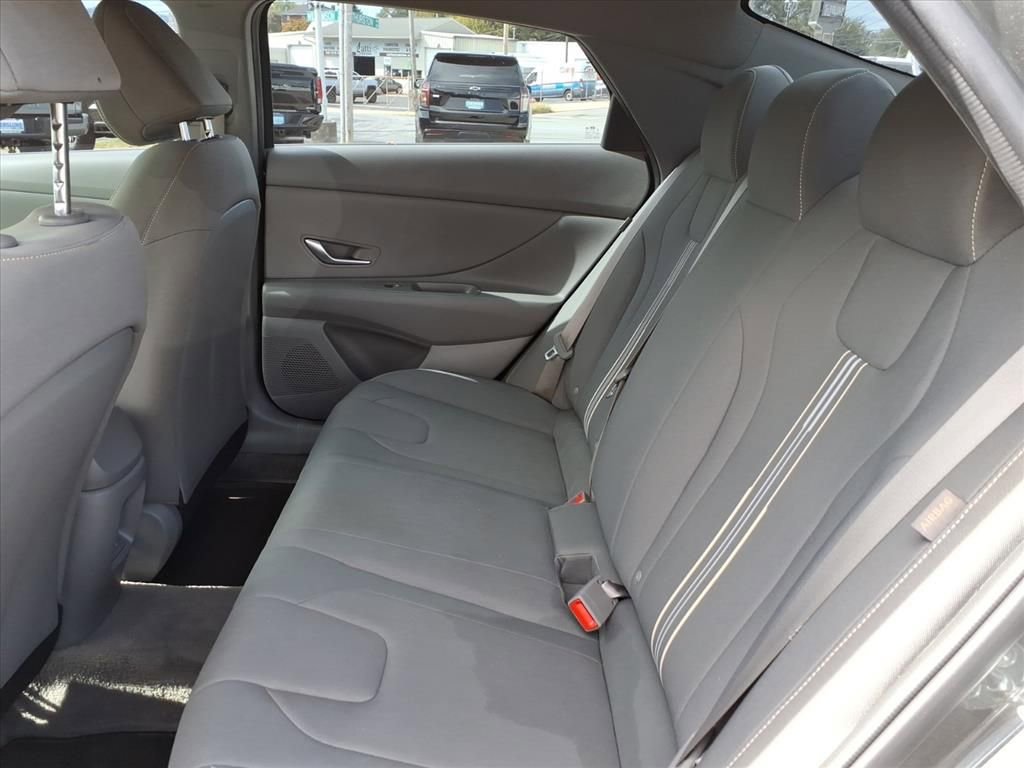Used 2024 Hyundai Elantra SEL image 34