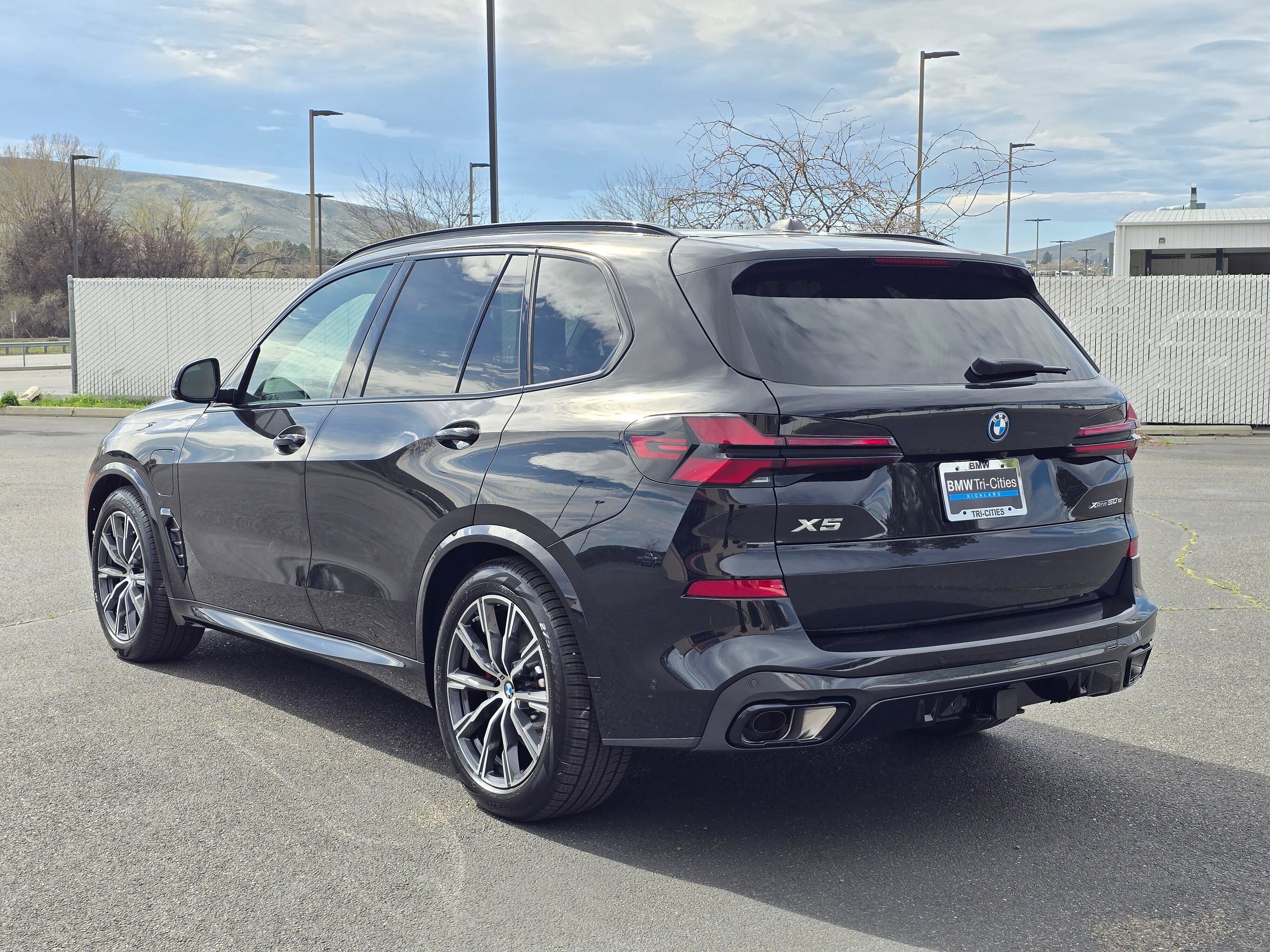 New 2026 BMW X5 xDrive50e w/ M Sport Package image 4