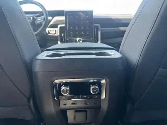 New 2026 GMC Yukon AT4 w/ AT4 Premium Plus Package AWD/4WD image 21