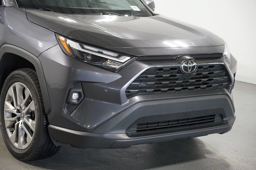 Used 2023 Toyota RAV4 XLE Premium FWD image 4