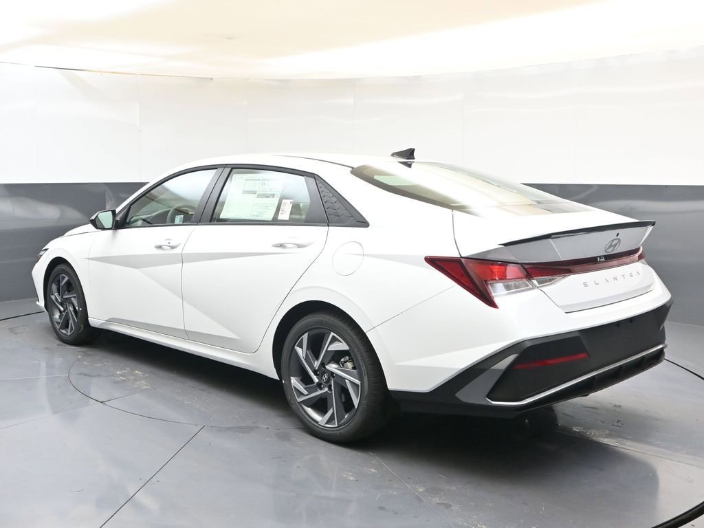 Certified 2025 Hyundai Elantra Sport FWD image 3