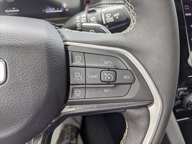 Used 2023 Jeep Grand Cherokee L Laredo AWD/4WD image 26