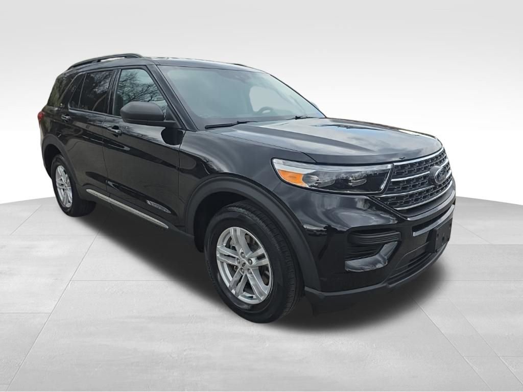 Used 2023 Ford Explorer XLT image 3