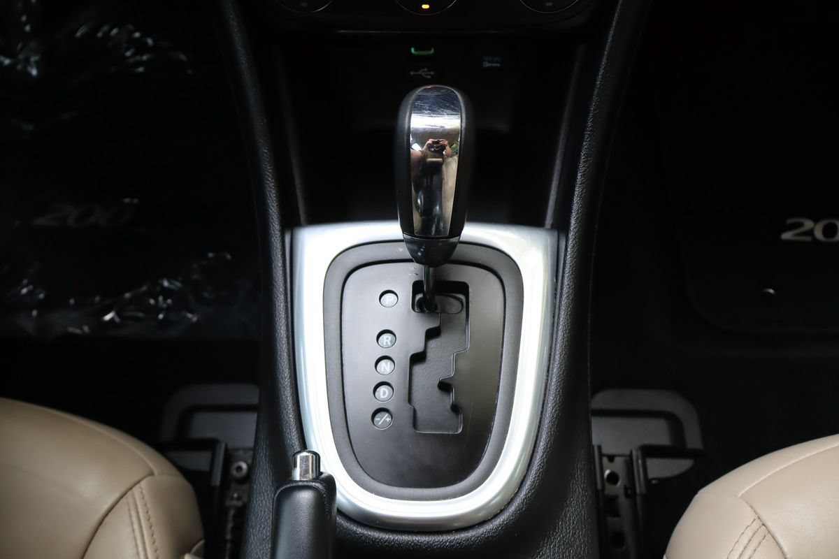 Used 2014 Chrysler 200 Limited FWD image 34