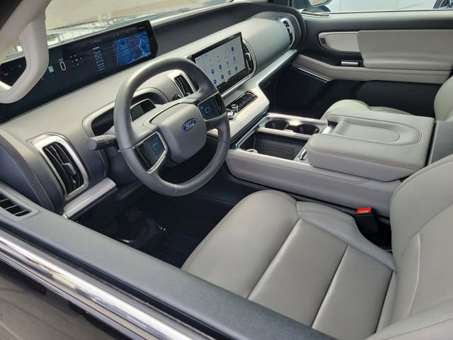 Certified 2025 Ford Expedition Max Active AWD/4WD image 3