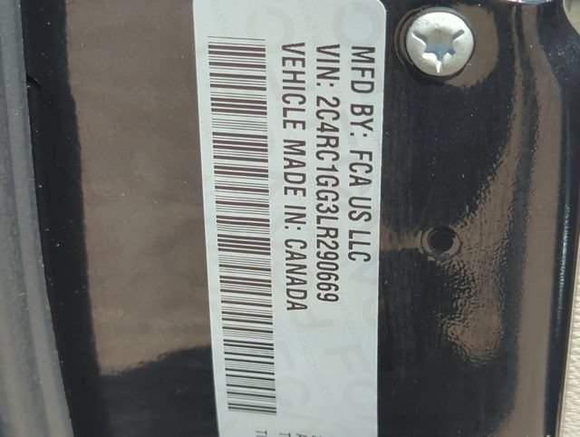 Used 2020 Chrysler Pacifica Limited w/ Tire & Wheel Group FWD image 30