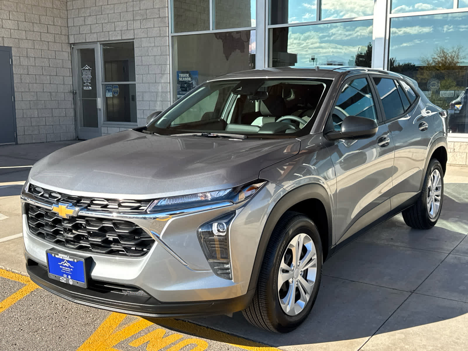 Certified 2025 Chevrolet Trax LS image 1