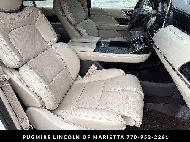 Used 2021 Lincoln Navigator Reserve w/ Luxury Package AWD/4WD image 13