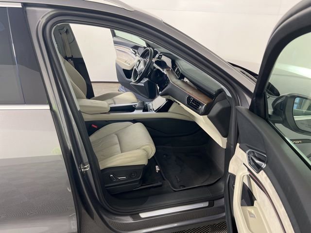 Used 2019 Audi e-tron Prestige w/ Prestige Package image 29