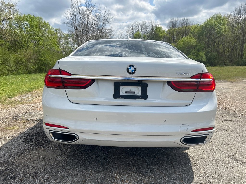 Used 2016 BMW 740i image 27