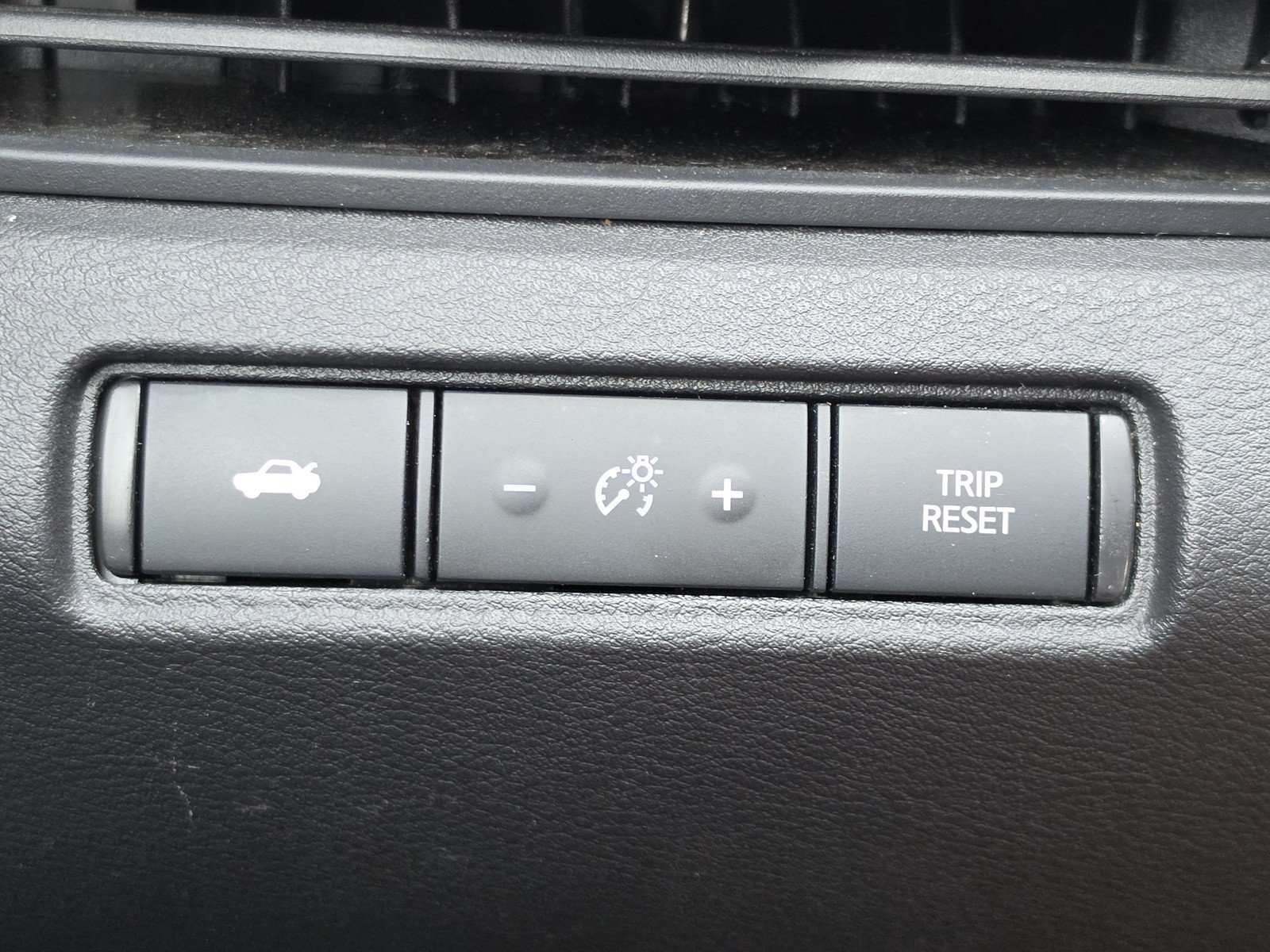 Used 2025 Nissan Altima 2.5 SV FWD image 14