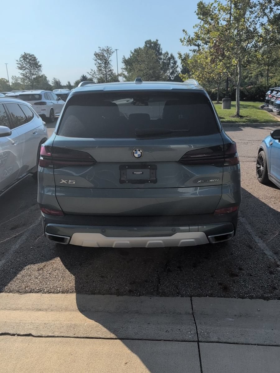 Used 2024 BMW X5 xDrive40i w/ Parking Assistance Package AWD/4WD image 3