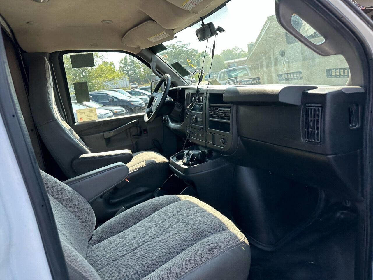 Used 2018 Chevrolet Express 3500 w/ Driver Convenience Package image 23
