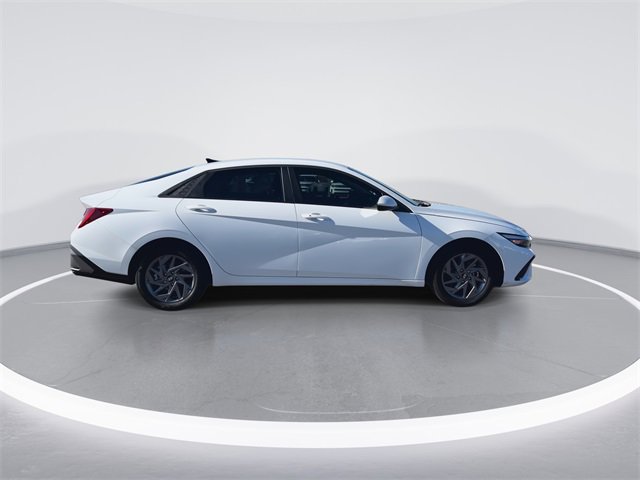 Certified 2025 Hyundai Elantra Blue image 9