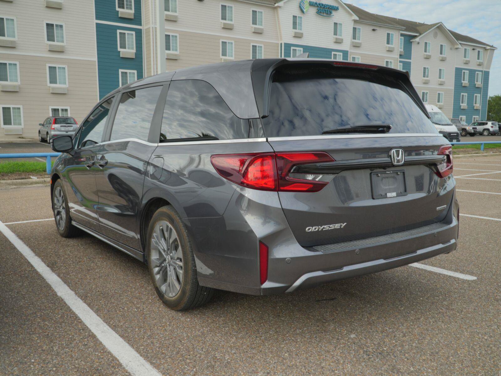 Used 2025 Honda Odyssey Touring image 4