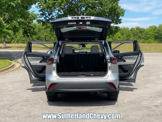 Used 2024 Toyota Highlander XLE AWD/4WD image 39