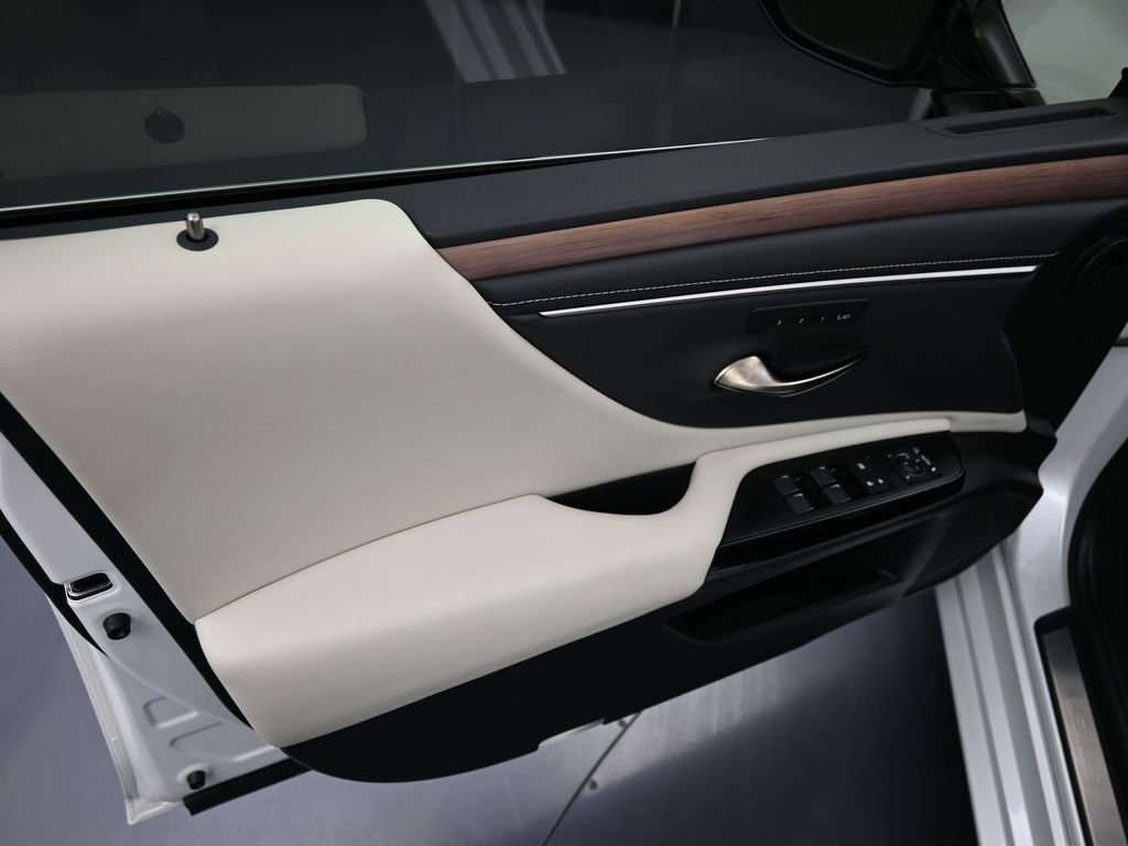Used 2023 Lexus ES 350 w/ Premium Package image 11