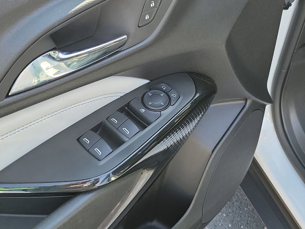 Certified 2025 Chevrolet Trax LT w/ LT Convenience Package FWD image 21