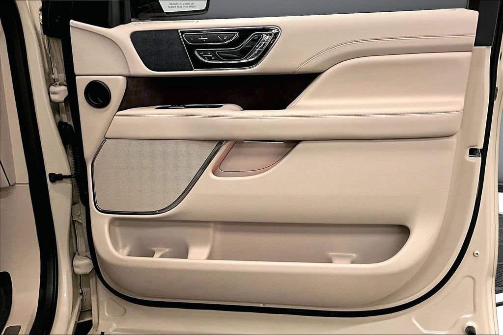 Used 2018 Lincoln Navigator Select w/ Technology Package AWD/4WD image 29