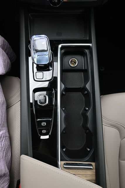 New 2027 Volvo XC60 B5 Core AWD/4WD image 12